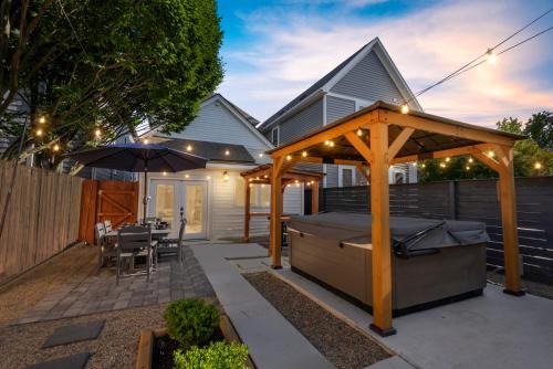 Columbus House | Zen Escape - Hot Tub, Sauna, Outdoor TV, Fire Pit