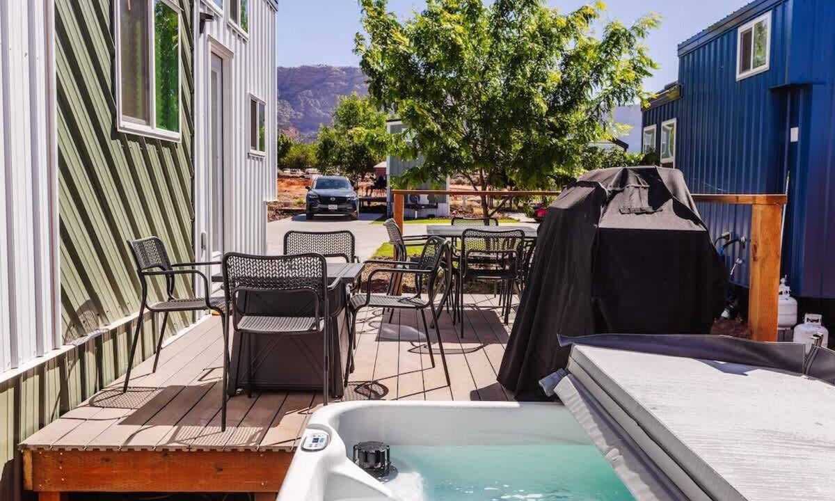 Apple Valley House | Zion Basecamp Hot Tub Mountain Biking & Hiking