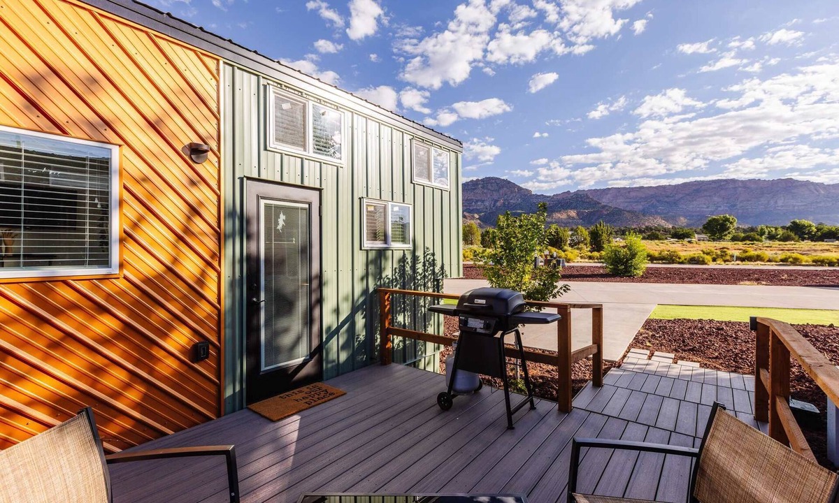 Apple Valley House | Zion Family Adventure Hub Hiking + MTB
