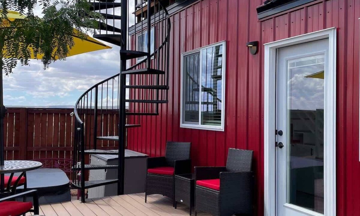 Apple Valley House | Zion Tiny Home Rooftop View Deck & Hot Tub