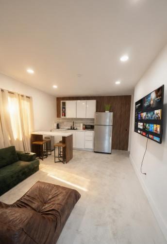 Driftwood House | Zonn Villas 4BR Pool Home Near Hard Rock