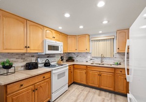 Beachfront with Amazing Views! Heated Pool, Hot Tub, Tennis Courts ~ 206 Reflections