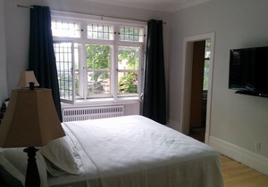 Beautiful huge townhouse in Westmount, walking distance from downtown.