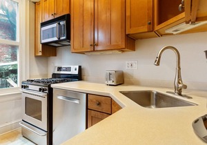 Deluxe Private Bedroom on Capitol Hill | Graduate & Intern Housing