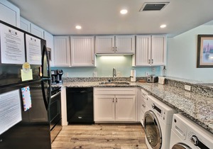 Family Friendly Top Floor Oceanfront Sleeps 6 Balcony Pools