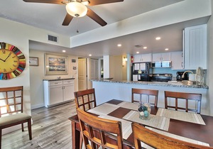 Family Friendly Top Floor Oceanfront Sleeps 6 Balcony Pools