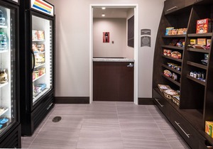 King Suite. Free Breakfast. Outdoor Pool. Near Sea Center Texas!