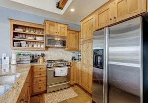 Newpark Townhome - Private Hot Tub - Private Garage