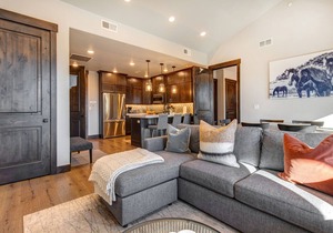 Park City Blackstone 3L: Cozy 2BR condo in Canyons Village, sleeps 8 with mountain views.