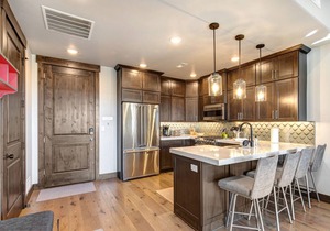 Park City Blackstone 3L: Cozy 2BR condo in Canyons Village, sleeps 8 with mountain views.