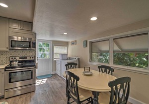Quiet & Cozy Sarasota House w/Yard: Pet Friendly!