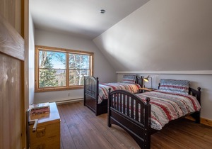 RCNT Chalets /4 bedroom Chalet with private spa