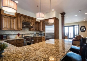 Ski and Golf at your door step-Fairway Springs - Hot Tub!