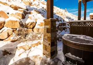 Ski and Golf at your door step-Fairway Springs - Hot Tub!