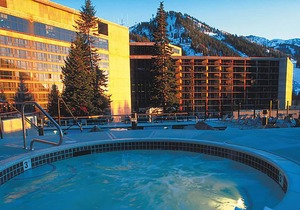 SKI-IN/SKI-OUT CLIFF CLUB + AMENITIES, 2-BEDROOM HOT TUB SUITE