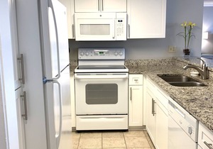 South Hampton 305-Bathrooms Recently Updated