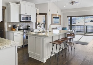 Stunning Townhome with Beautiful Views and Hot Tub! Park City Ski Getaway