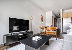 Sunny Ballard 1BR w/Gym & Rooftop Deck, near shopping, by Blueground