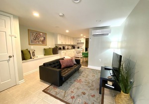 Unbeatable location, Steps to Union Station and Minutes to Downtown