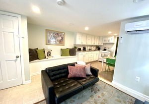 Unbeatable location, Steps to Union Station and Minutes to Downtown