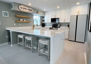 Walkable to the Best Eats of IRB! Family Sized Indian Rocks Beach Condo