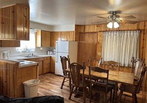 Whispering Pines - Cabin *9 (2 Bedroom)