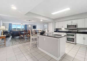 Yacht Club Villas #2-504 Spacious Condo!