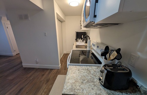 Richmond Hill Apartment | Cozy & Private Suite w/Private Entrance & Parking