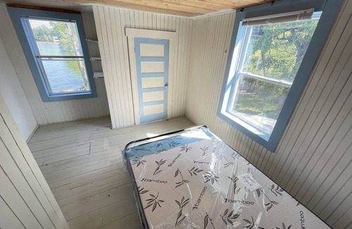 Gananoque Cottage | Live at the St Lawrence river on your family friendly private island