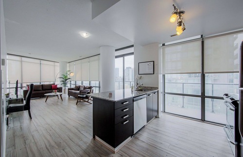 Bay Cloverhill Condo | MASSIVE Family Size 2 bedroom 2 bathroom Plus Den Bay St. Condo (Sleeps 8), 3TVs