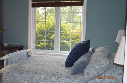 Leamington Bed & Breakfast | Wenzler's Landing Bed & Breakfast