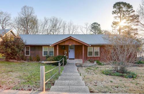 Mammoth Spring House | 1/2 Mi to State Park! Riverfront Ozarks Retreat