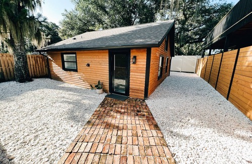 Fruitville House | 1 bdr Romantic getaway, close to Lido beach