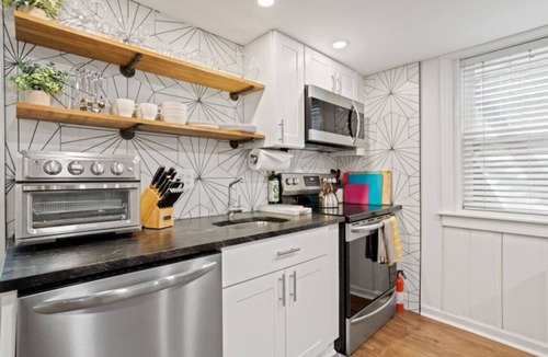 Radnor - Fort Myer Heights House | 1 BDRM Beaut-5 min walk to Metro/10 min from DC