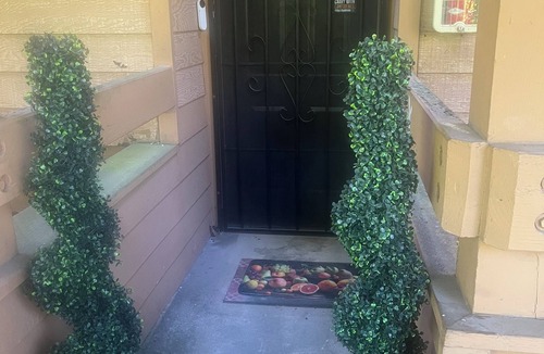 Seattle Metro Area Condo | 1-bedroom condo with gas heat