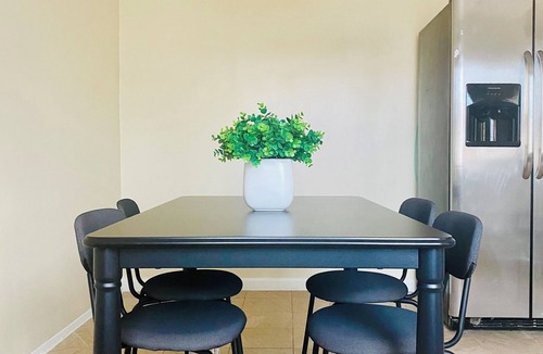 Laurel House | 1 Bedroom Terrace view Quiet Neighborhood shared bathroom living room,kitchen #3