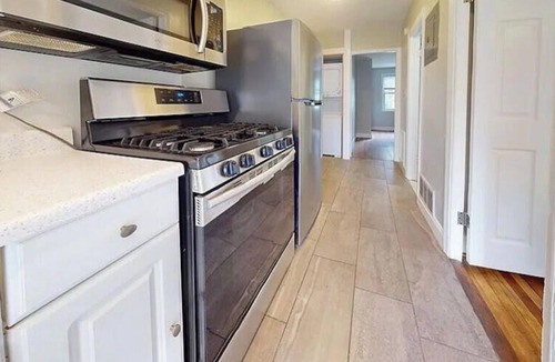 Kingman Park Apartment | 1 BR/1BA Apartment in Northeast DC - Private Unit w/Den & W/D