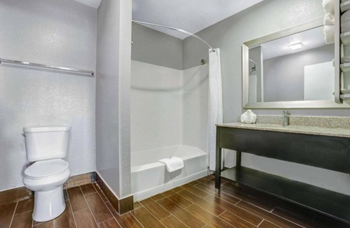 Ukiah Apartment | 1 King Bed|Nsmk|Micfridge|Sofa-Bed