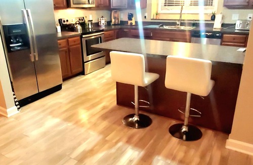 Westgate House | 1 King suite 2 queen's bedroom lfamily home great location!