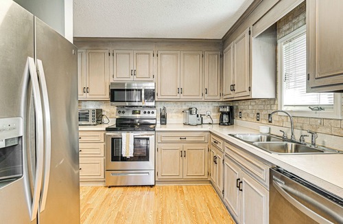 Myrtle Beach House | 1 Mi to Broadway at the Beach: Home w/Large Yard!