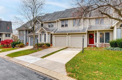 Columbia House | 1 Mi to Centennial Park: Gem w/Golf Course Views