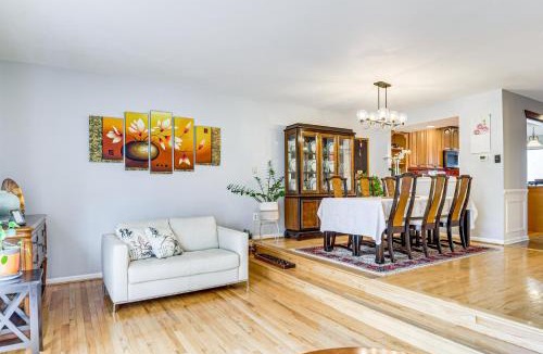 Columbia House | 1 Mi to Centennial Park: Gem w/Golf Course Views