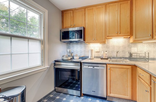 Potomac West House | 1 Mi to Old Town Alexandria: Townhome w/Patio