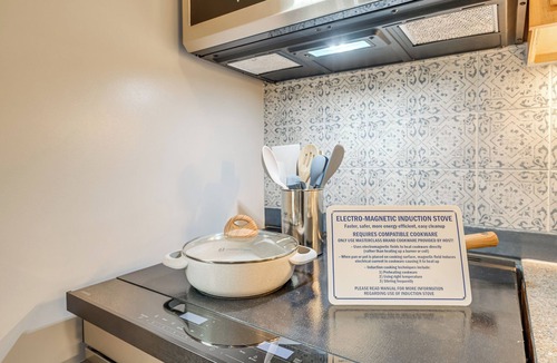 Potomac West House | 1 Mi to Old Town Alexandria: Townhome w/Patio
