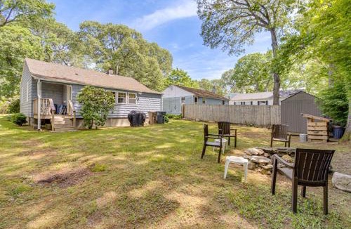 Niantic House | < 1 Mi to Sand! Updated Cottage w/Yard in Niantic