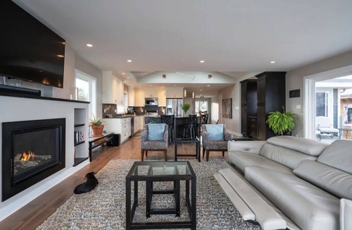 Saanich East House | 10 Mile Stunning