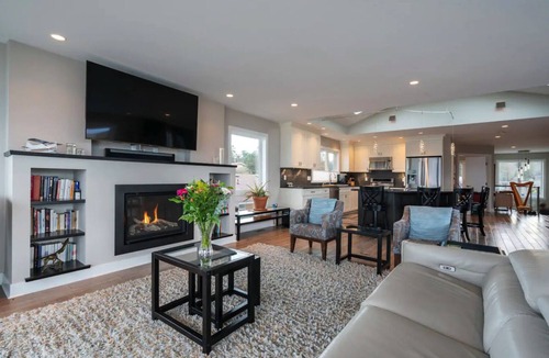 Saanich East House | 10 Mile Stunning