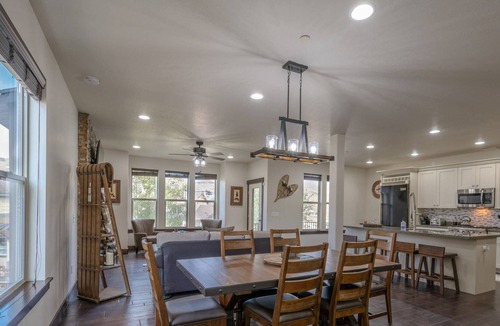 Park City House | >10 Mins to Skiing & Main St! Private Hot Tub, Gym,Fresh Remodel, All New HDTVs, FREE SKI RENTAL