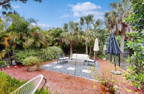 Whitfield House | 10 Pines - Sarasota Bay