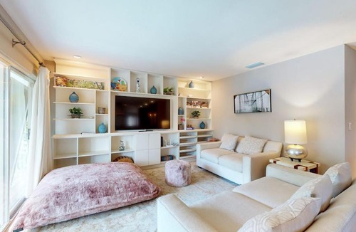 Whitfield House | 10 Pines - Sarasota Bay